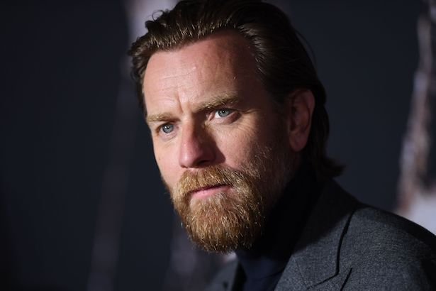 Ewan McGregor attends the premiere of Doctor Sleep in a grey suit and black sweater
