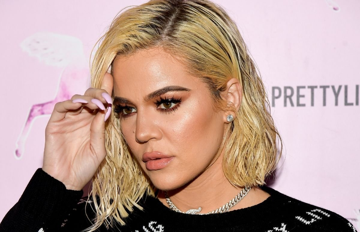 Khloe Kardashian wearing a black sweater on the red capet