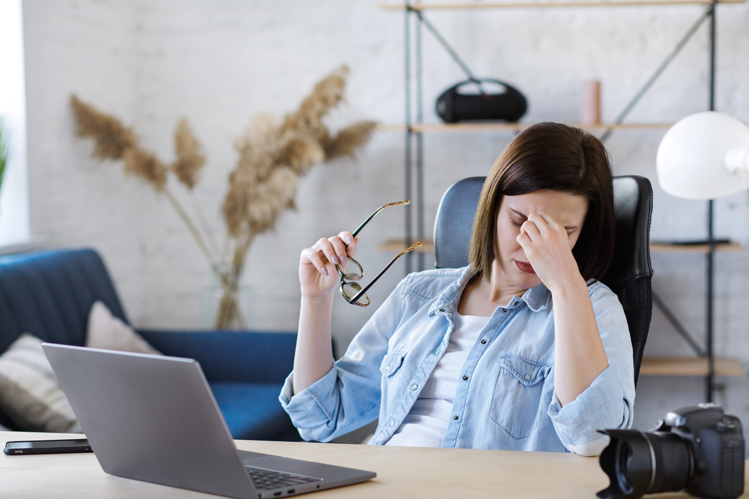 Image of woman burnt out at work.