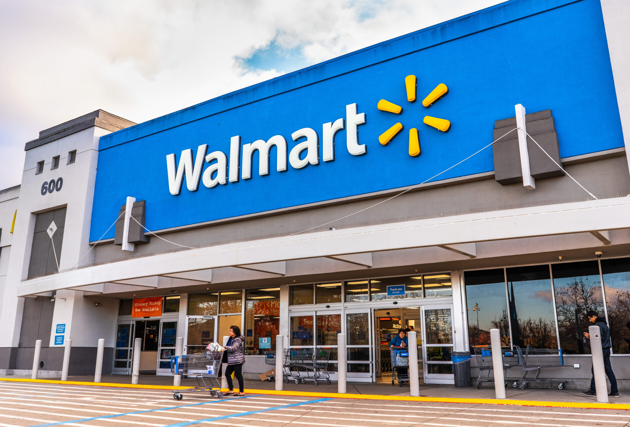 Outdoor view of a Walmart store.