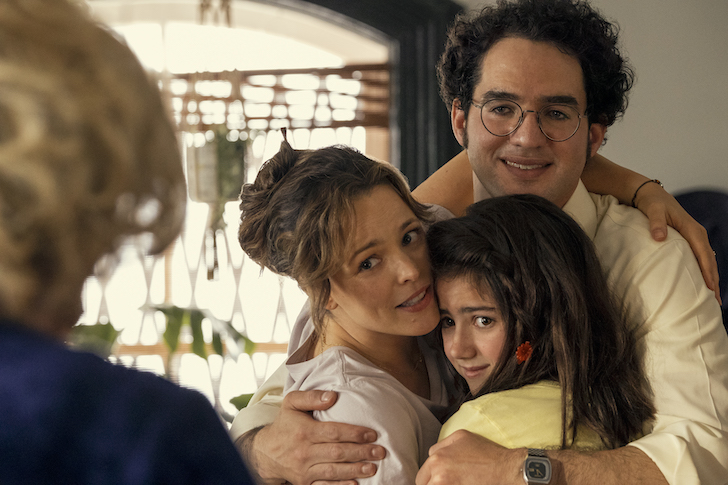 Rachel McAdams as Barbara Simon, Abby Ryder Fortson as Margaret Simon, and Benny Safdie as Herb Simon in 'Are You There God? It’s Me, Margaret.'