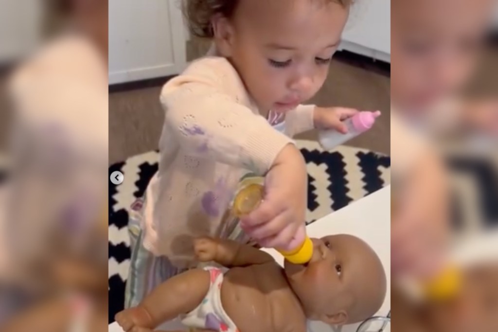 chrissy-teigen-celebrates-daughter-estis-first-day-at-preschool-with-adorable-photo