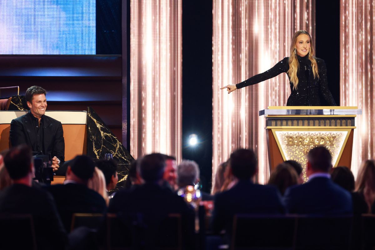 nikki-glaser-leaves-internet-in-stitches-with-brutal-kevin-hart-rob-gronkowski-jokes-at-tom-brady-roast
