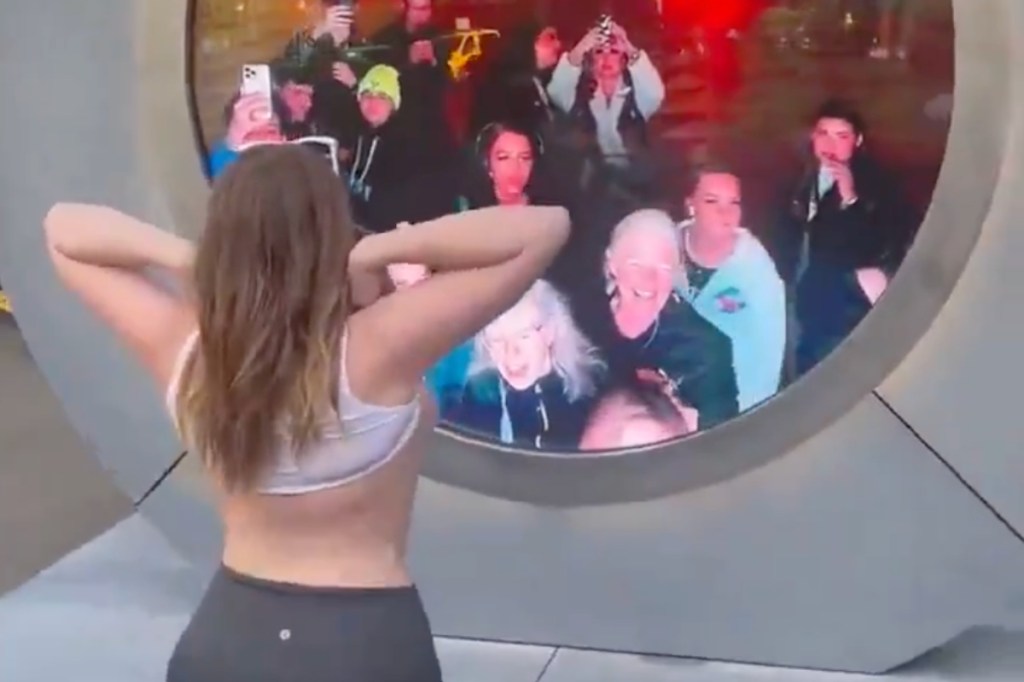 onlyfans-model-claims-got-nyc-dublin-portal-shut-down-after-flashing-camera