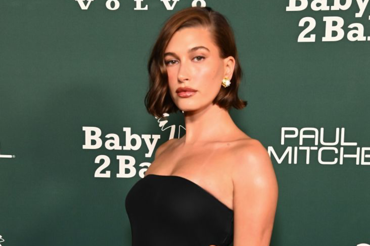 pregnant-hailey-bieber-flaunts-growing-baby-bump-in-tiny-bedazzled-crop-top