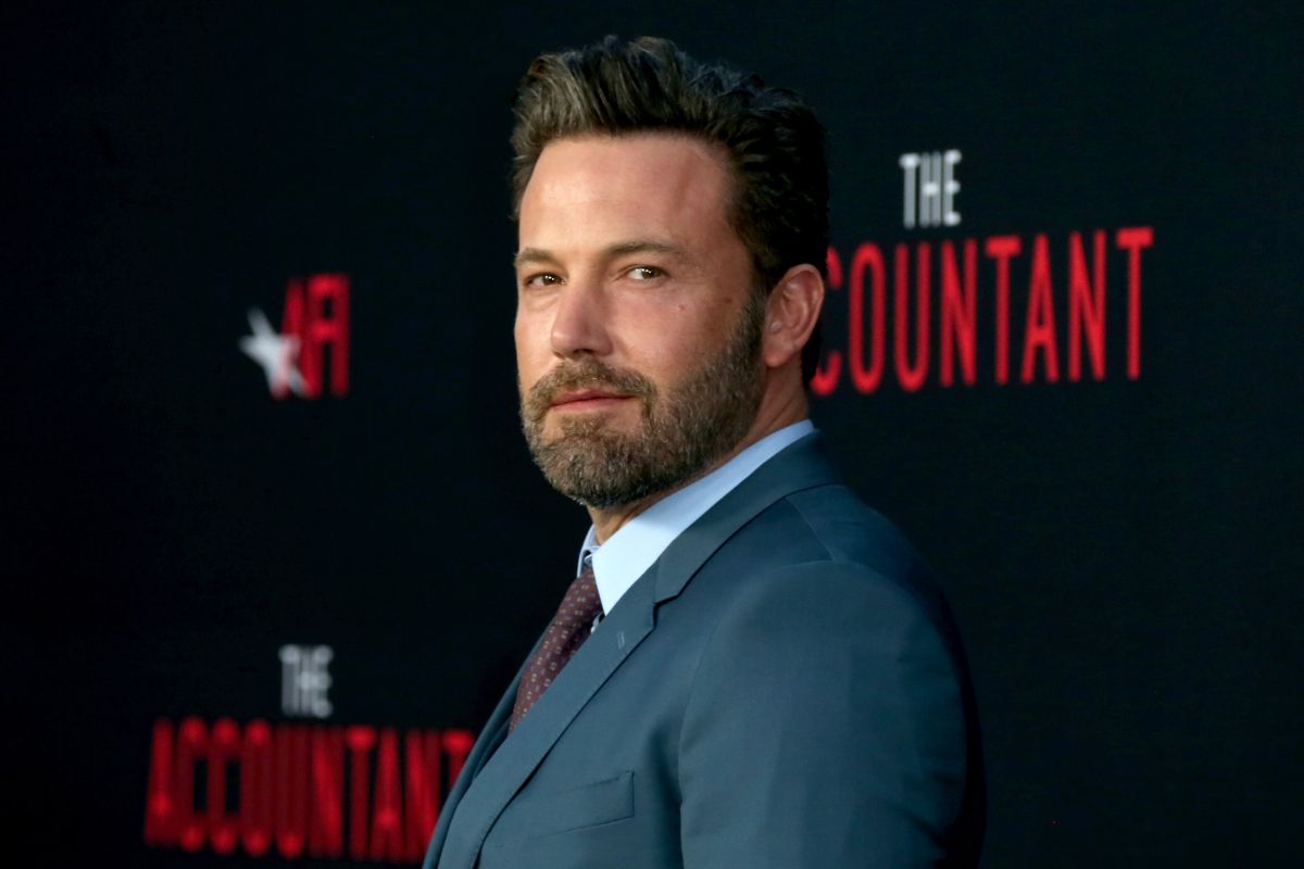 ben-affleck-ditches-wedding-ring-during-lunch-with-daughter