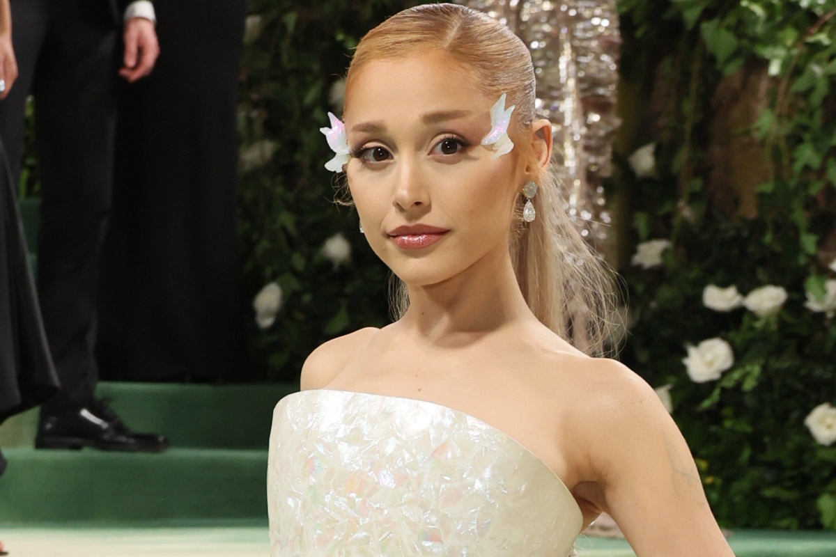 jeffrey-dahmer-victims-family-slam-ariana-grande-for-calling-murderer-her-ideal-dinner-date