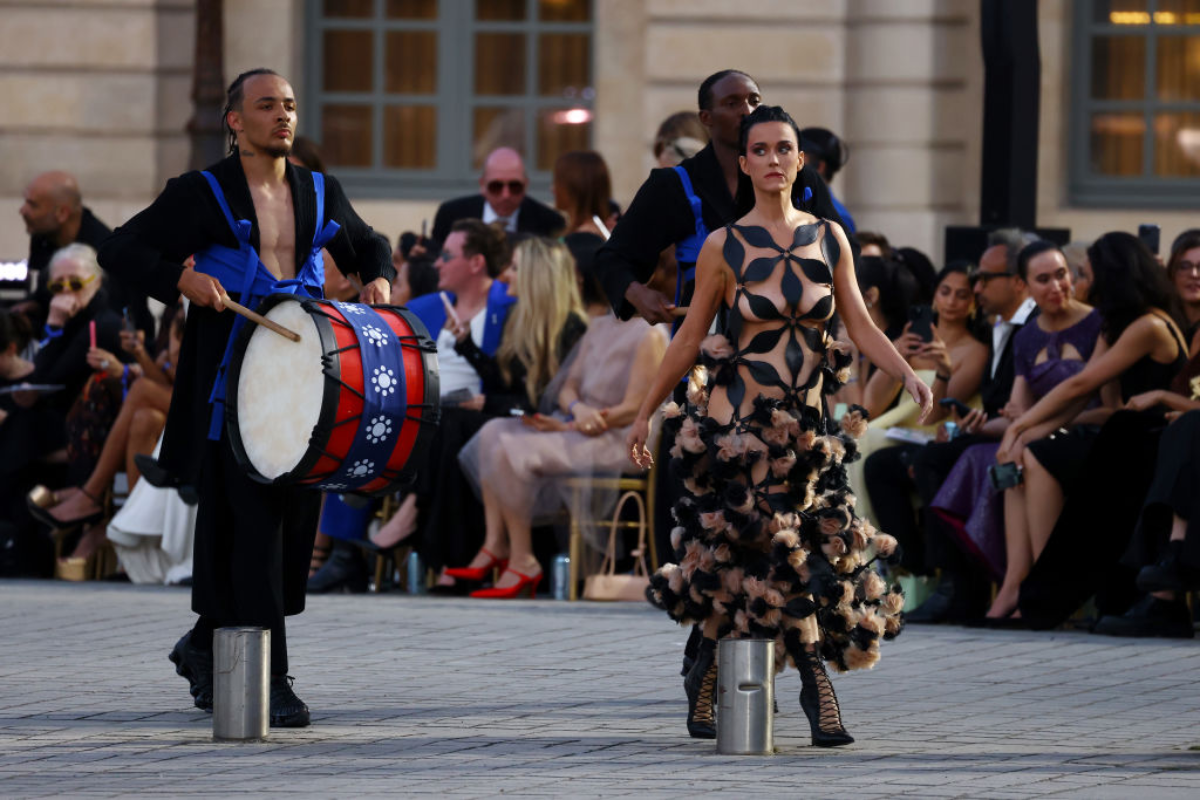 katy-perry-turns-heads-in-shocking-cutout-dress-at-vogue-world-paris