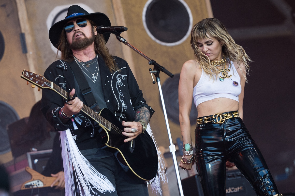 miley-cyrus-admits-she-inherited-narcissism-from-dad-billy-ray-amid-family-feud
