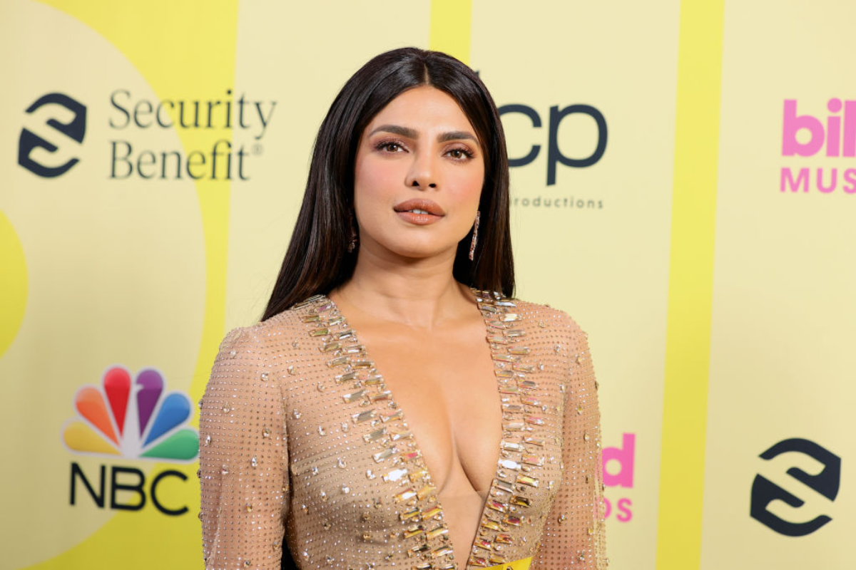 nick-jonas-wife-priyanka-chopra-enjoys-beach-day-with-2-year-old-daughter-malti-in-sweet-videos