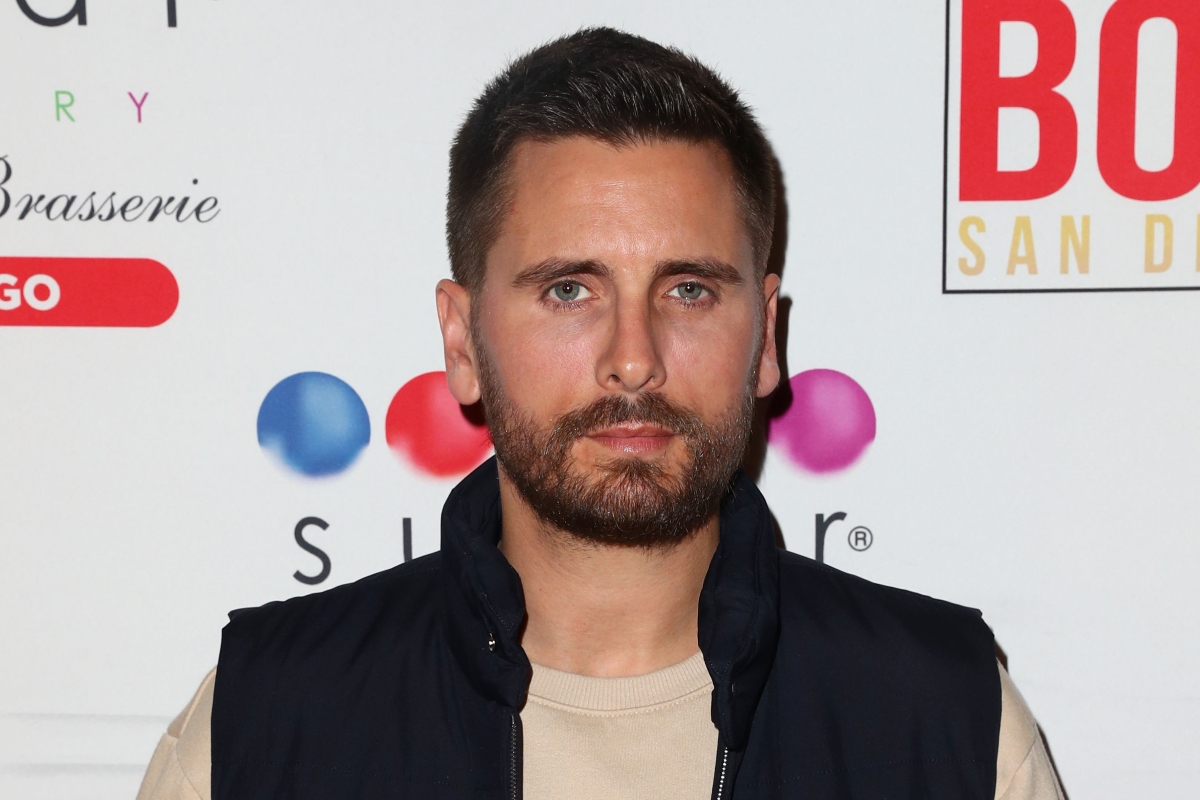 scott-disick-admits-he-was-pounding-a-box-of-hawaiian-rolls-every-night-before-weight-loss