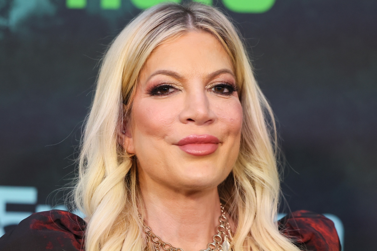 51-year-old-tori-spelling-shows-off-figure-in-neon-green-bikini