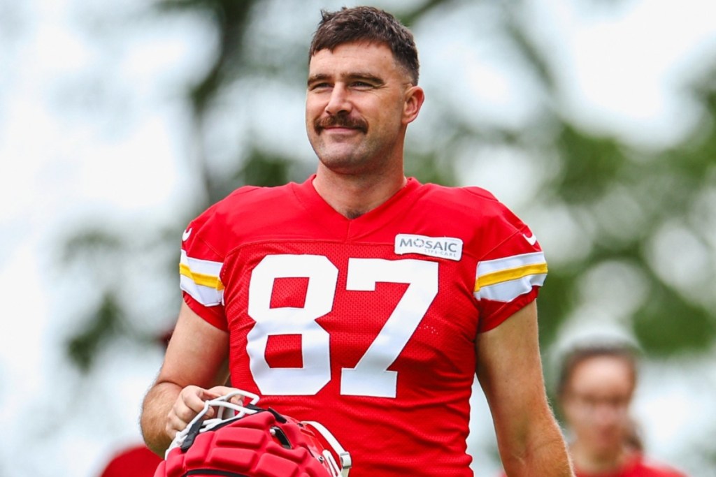 travis-kelce-sparks-fan-frenzy-with-new-look-at-chiefs-training-camp
