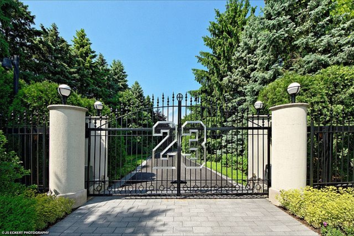 michael-jordans-abandoned-15m-chicago-mansion-at-center-of-tiktok-controversy