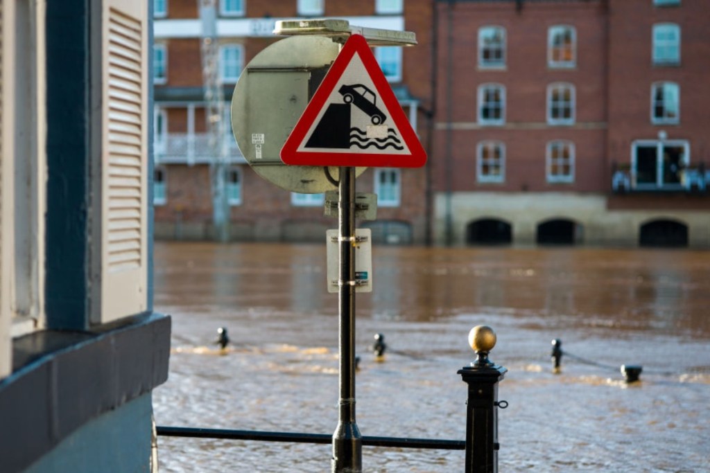 ellen-degeneress-new-u-k-home-floods-weeks-after-her-move-following-donald-trumps-victory