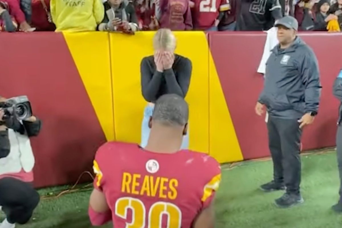 Jeremy Reaves proposes on the field after Commanders win. (photo: NFL)