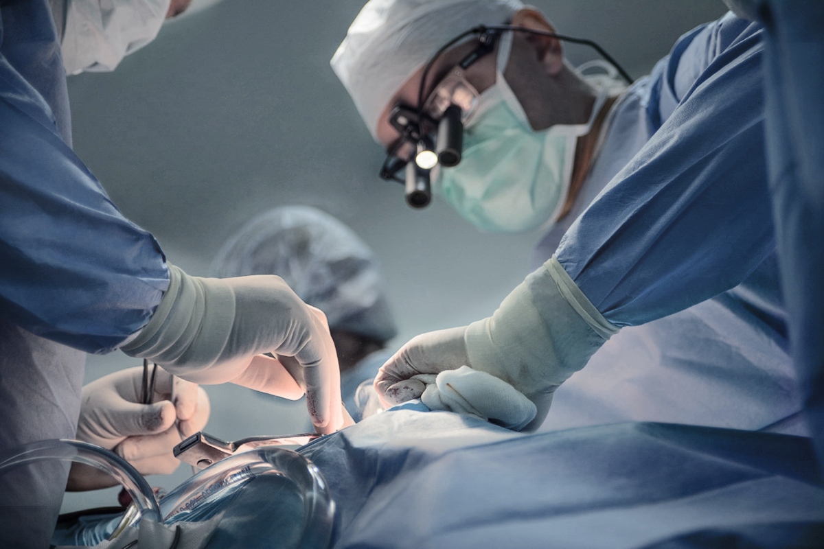 influencer-learns-she-could-die-at-any-second-after-surgical-mishap