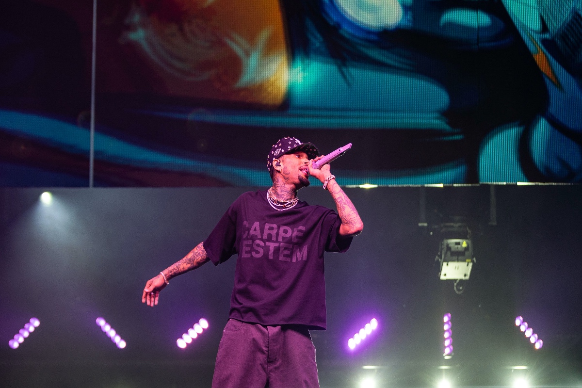 chris-brown-files-500-million-lawsuit-against-discovery-over-a-history-of-violence-show
