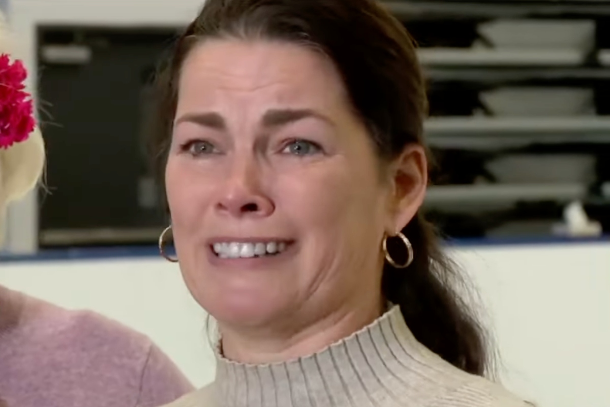 Nancy Kerrigan breaks down in tears during press conference about D.C. plane crash. (photo: NBC 10 WJAR)