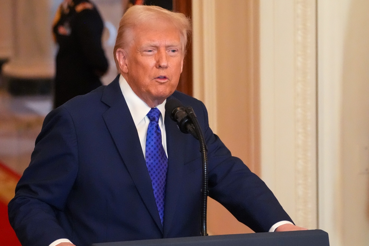 president-donald-trump-reacts-after-blackhawk-helicopter-and-american-airlines-flight-collide
