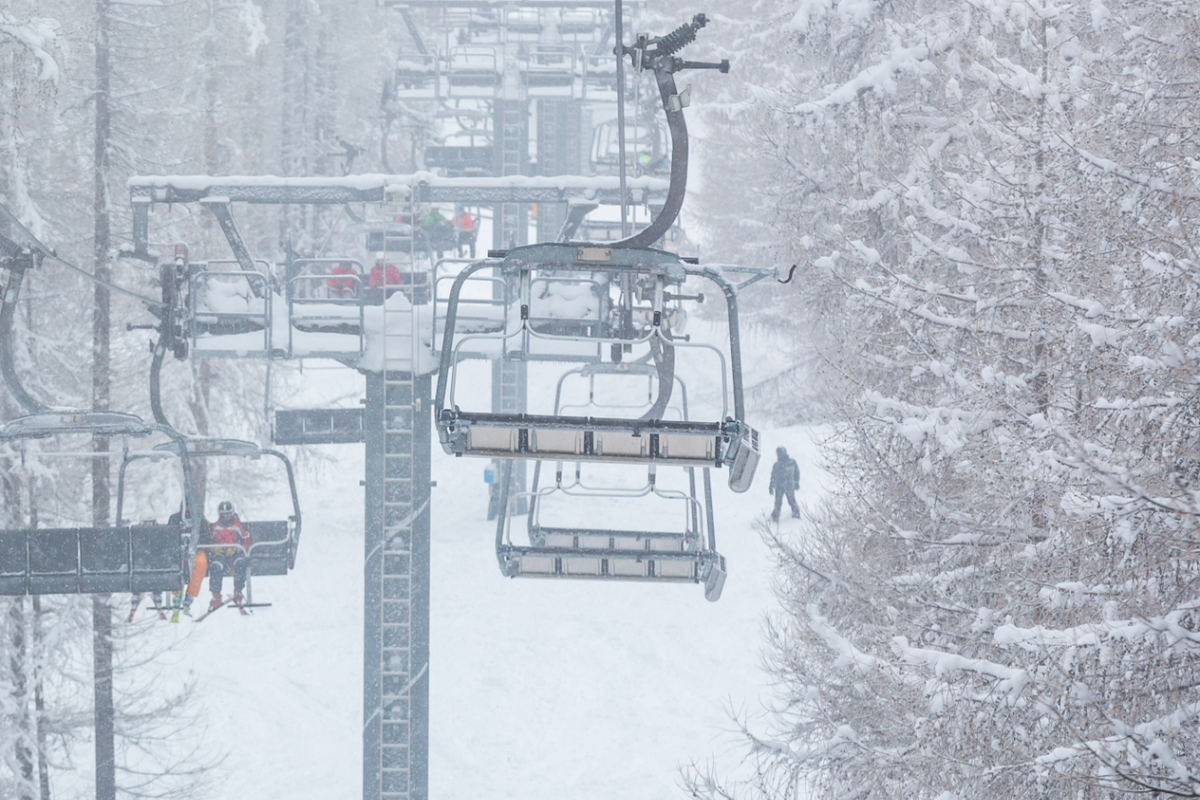 ski-lift-disaster-leaves-dozens-injured-80-trapped-at-resort