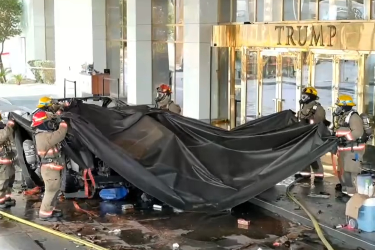 tesla-cybertruck-explosion-trump-las-vegas-hotel-probed-terror-attack