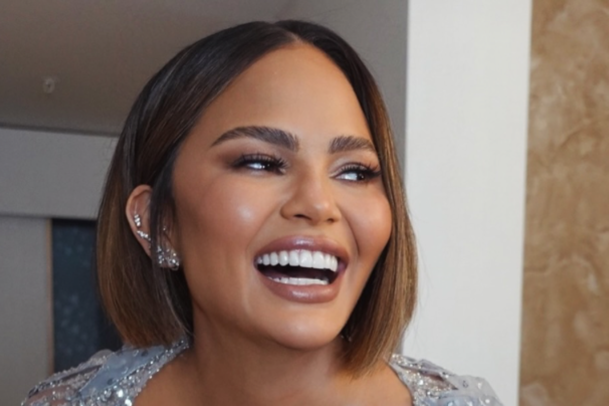 chrissy-teigen-shares-photos-of-her-no-pants-moment-and-she-wont-apologize-for-it