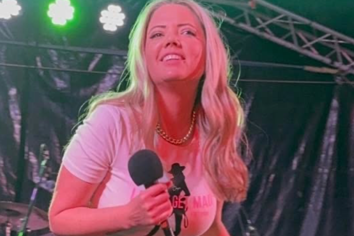 country-music-singer-literally-gives-fan-the-shirt-off-her-back-watch-katie-jaynes-video