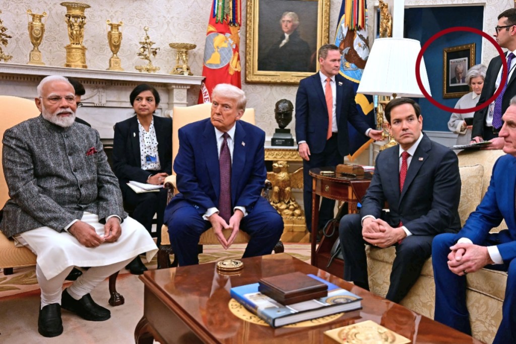 donald-trump-oval-office-mug-shot
