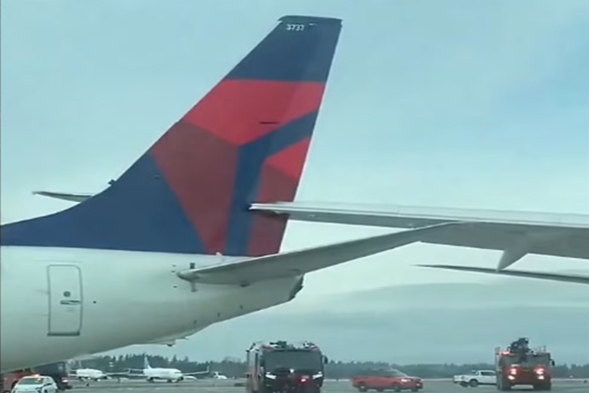 two-planes-just-collided-on-seattle-airport-tarmac