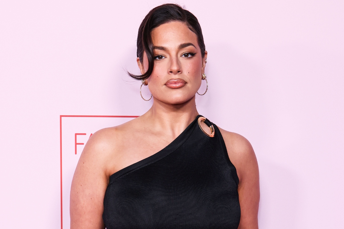 ashley-graham-shows-off-morning-routine-while-in-nothing-but-a-robe-and-towel