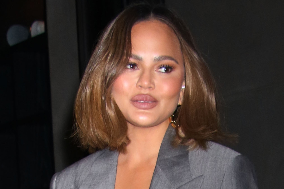 chrissy-teigen-hits-back-at-critics-of-her-appearance