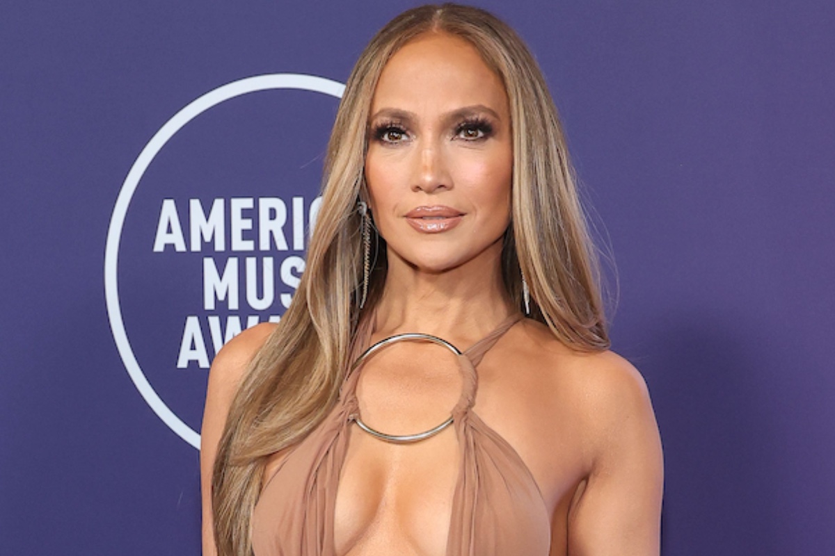 jennifer-lopezs-last-amas-look-might-have-been-her-most-stunning-yet